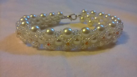 Bracciale composto perle-perline                    5 Euro
