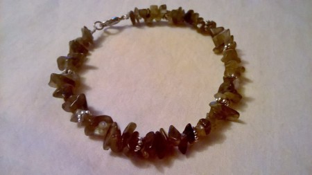 Bracciale composto da pietre giada                     8 Euro