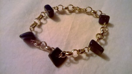 Bracciale composto da pietre             7  Euro