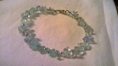 Bracciale composto da pietre            7 Euro