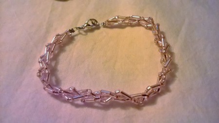 Bracciale intrecciato  con perline   5 Euro