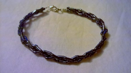 Bracciale intrecciato con perline     5 Euro