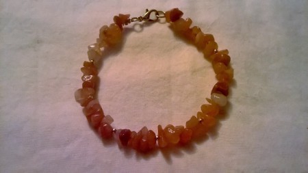 Bracciale con pietre     8 Euro