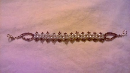 Bracciale con perle-perline   5 Euro